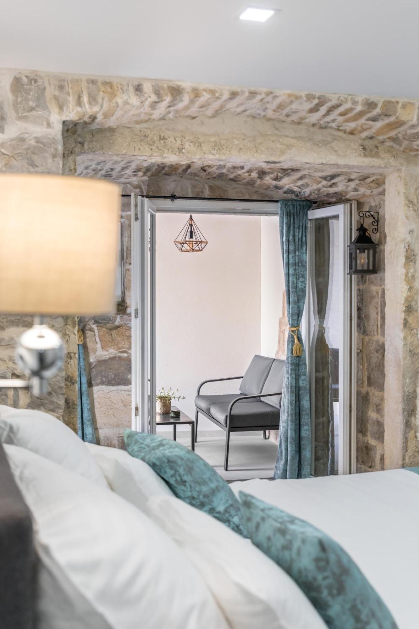 Heritage Apartman Geza In Centar With Private Parking Kaštela 外观 照片