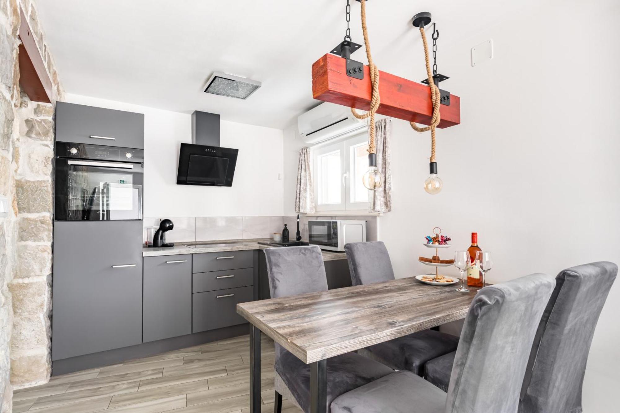Heritage Apartman Geza In Centar With Private Parking Kaštela 外观 照片