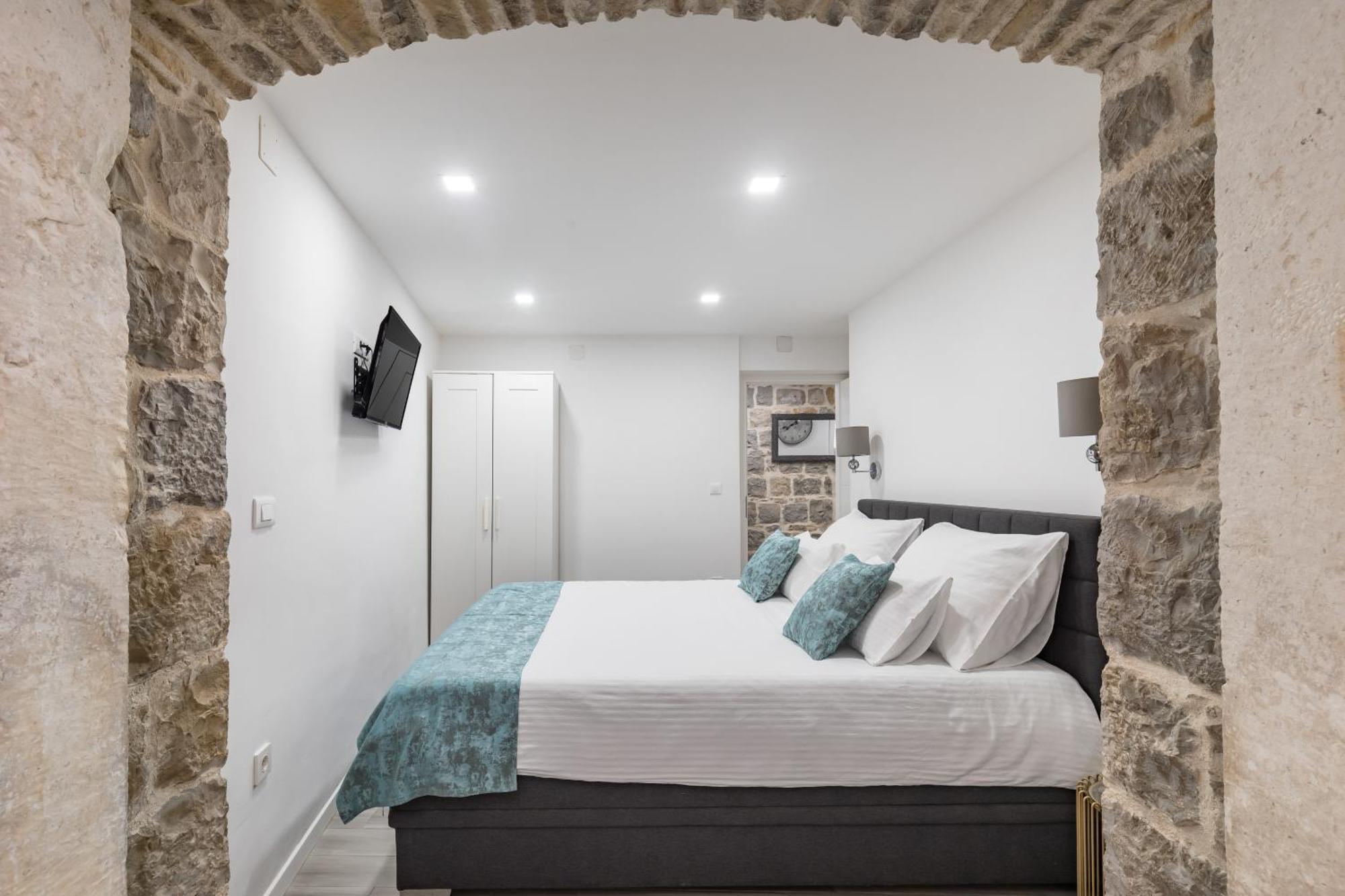 Heritage Apartman Geza In Centar With Private Parking Kaštela 外观 照片