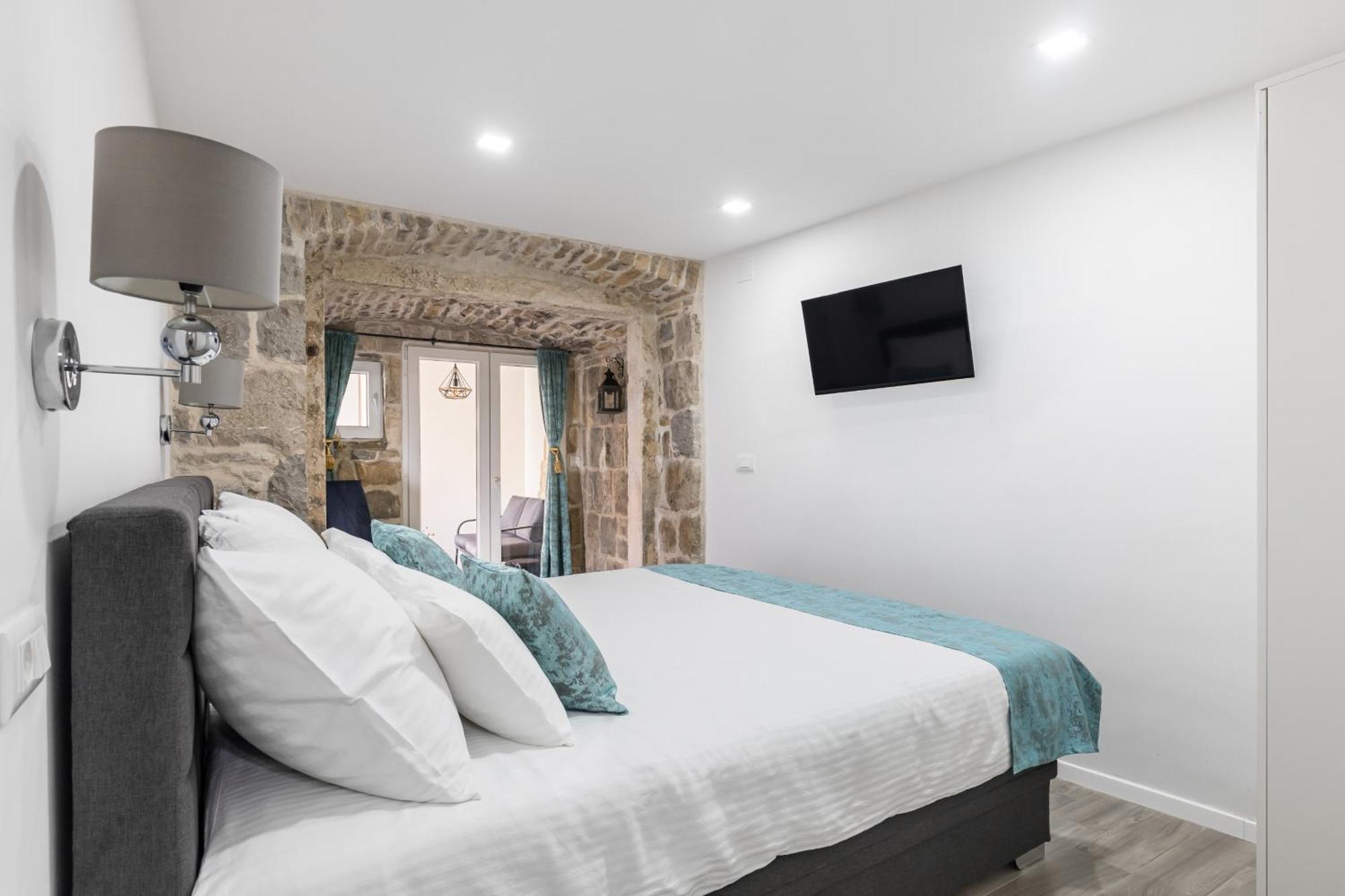 Heritage Apartman Geza In Centar With Private Parking Kaštela 外观 照片